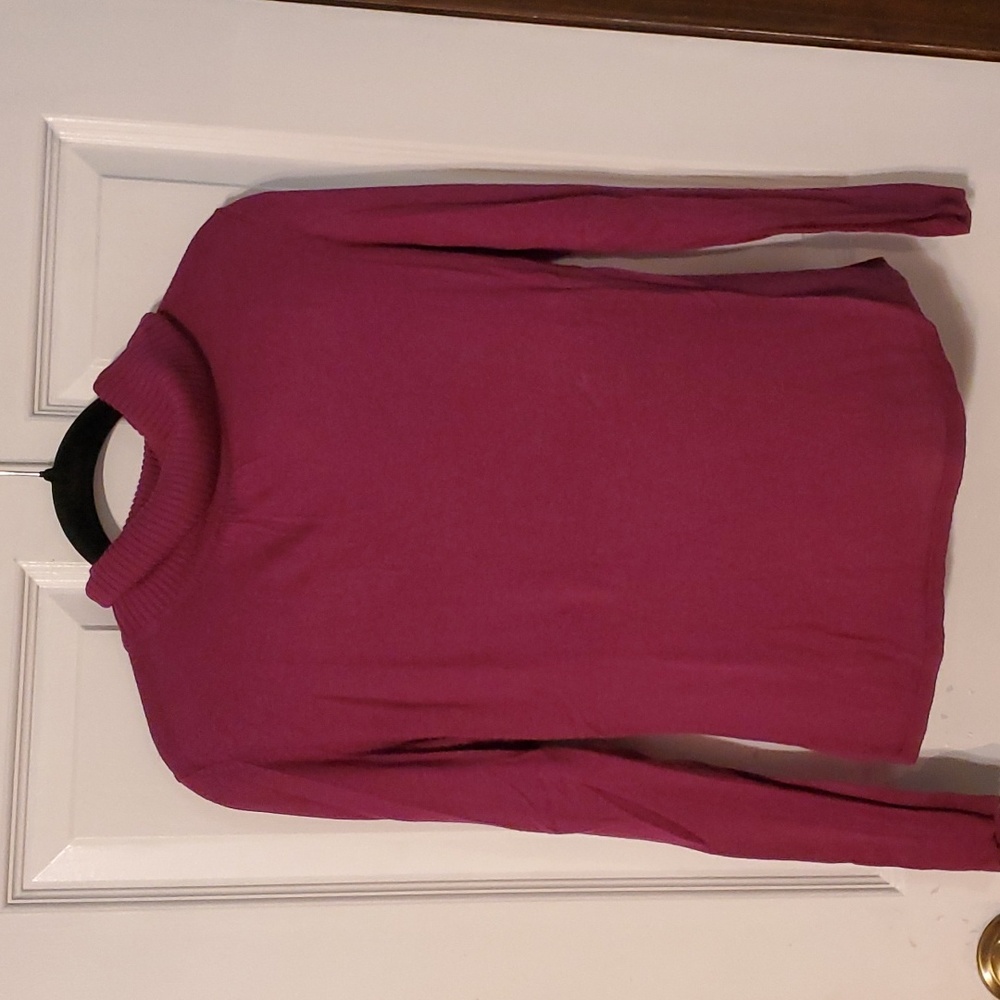 Shu Shu Size Medium LightWeight Turtleneck Sweater, Plum